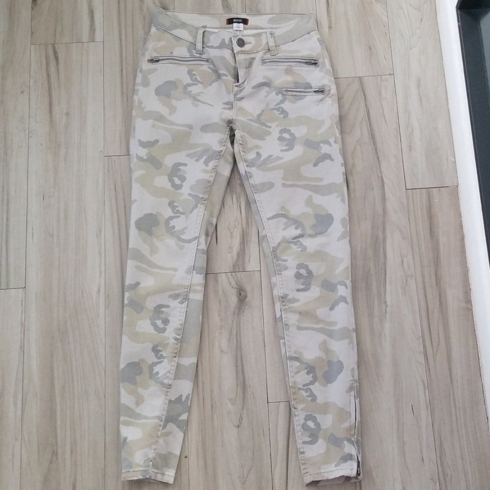 EUC BDG Skinny Camo Jeans